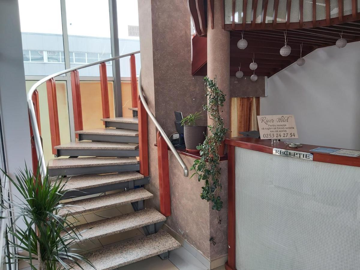 Hotel River Targu Jiu Ngoại thất bức ảnh