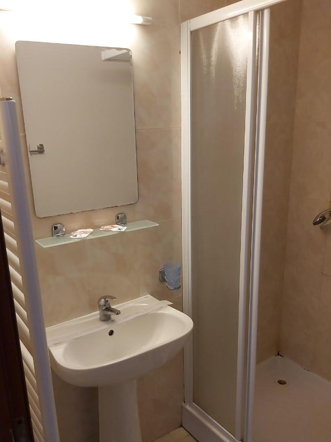 Hotel River Targu Jiu Ngoại thất bức ảnh