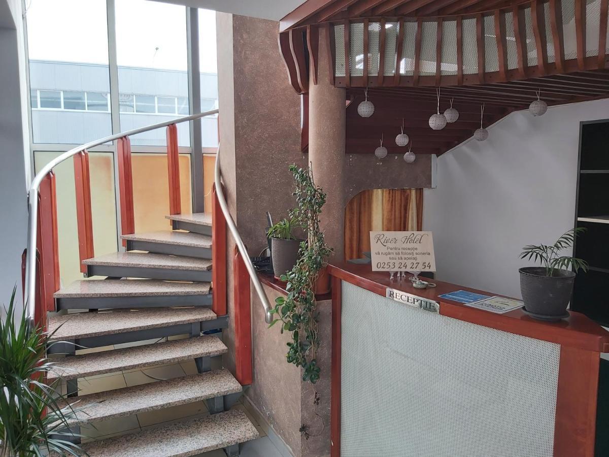 Hotel River Targu Jiu Ngoại thất bức ảnh
