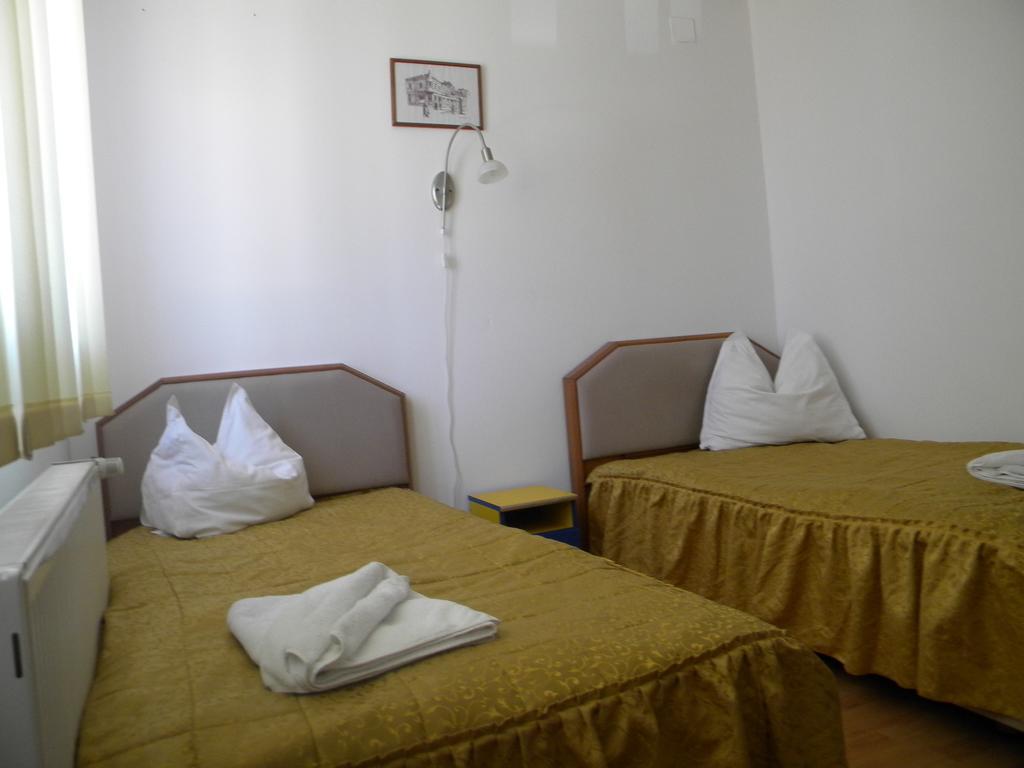 Hotel River Targu Jiu Phòng bức ảnh