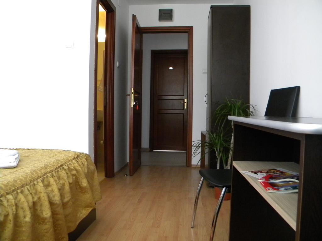 Hotel River Targu Jiu Phòng bức ảnh