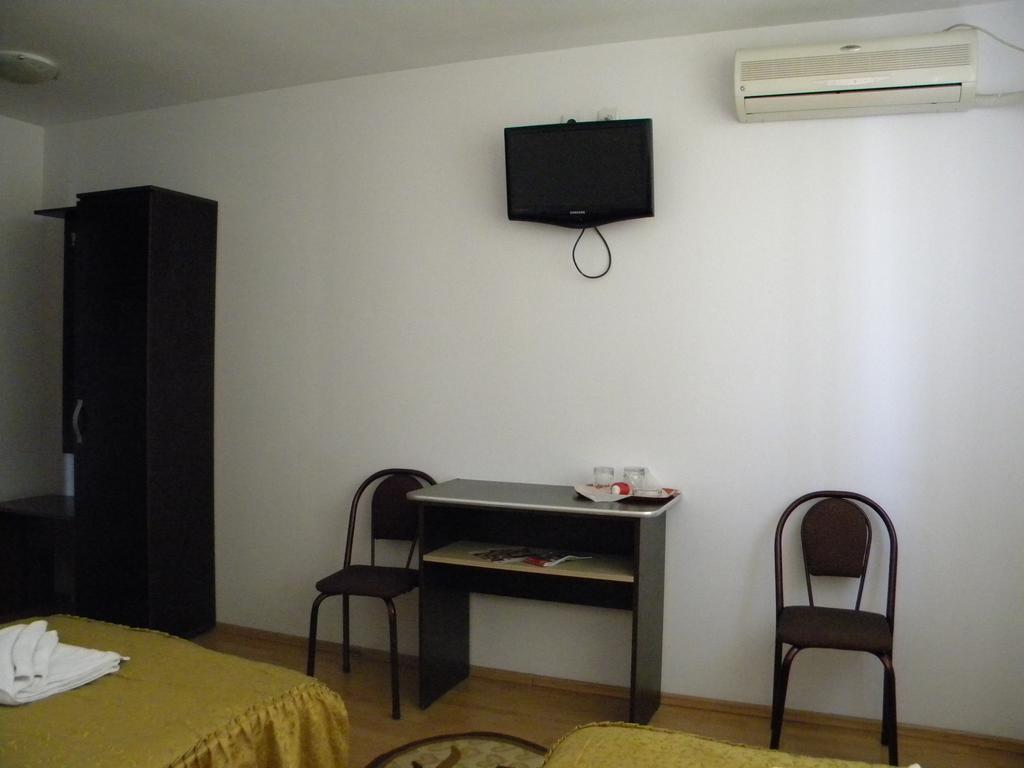 Hotel River Targu Jiu Phòng bức ảnh