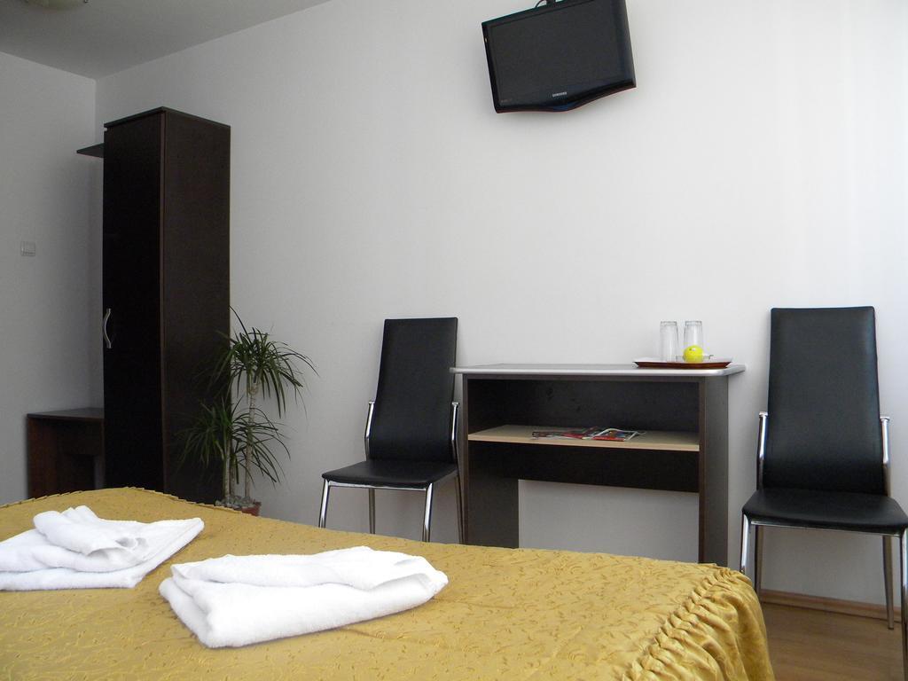Hotel River Targu Jiu Phòng bức ảnh
