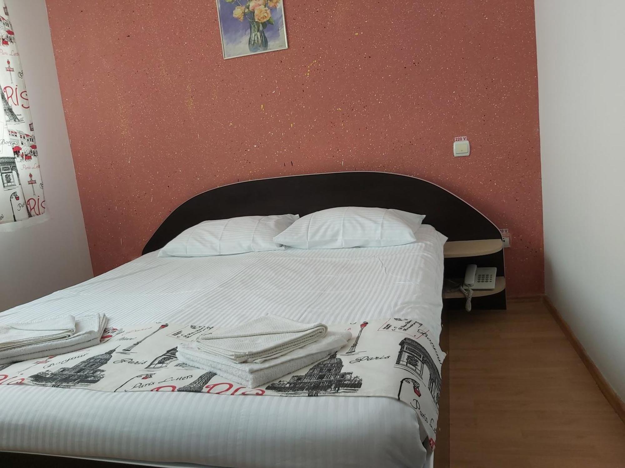 Hotel River Targu Jiu Phòng bức ảnh